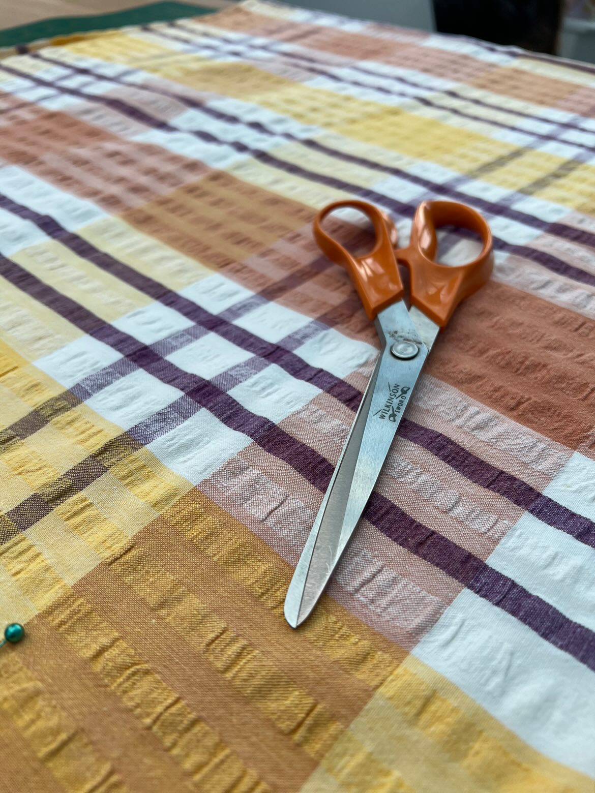 1970s table cloth dressmaking dress retro fashion handmade reuse recycle reduce sustainable fashion slow flashion